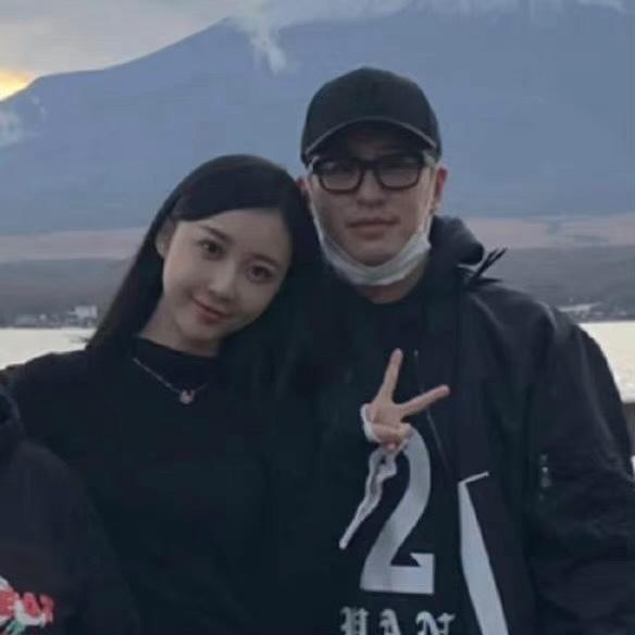 潘瑋柏2020年娶空姐女友宣云,之後老婆一直卻被指是來自「天王嫂訓練營」。