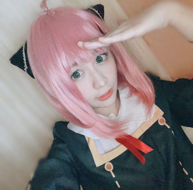 Sica戴上粉紅色假髮變身安妮亞,照片公開後已有1.8萬網民派Like。