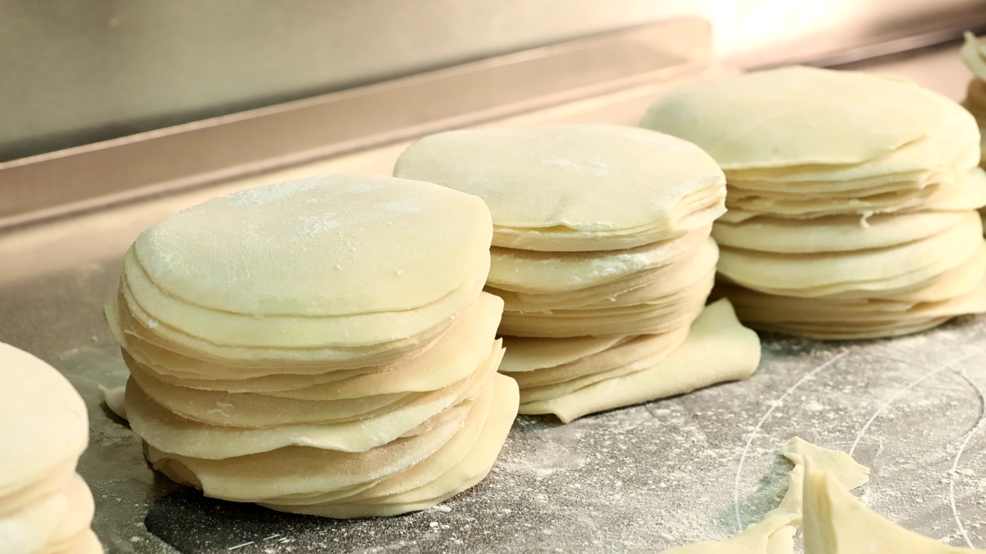 店家連餃子皮和麵條都是自家出品