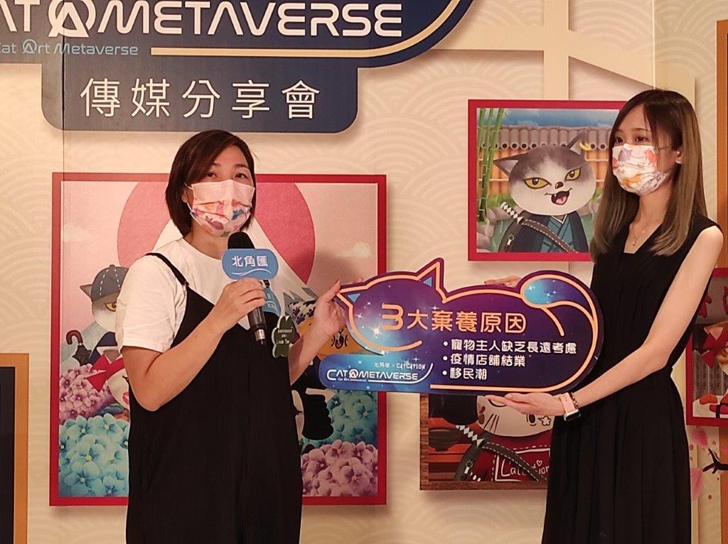 香港拯救貓狗協會辦人謝曉梅(右)籲不應輕言棄養。(李朗僑攝)