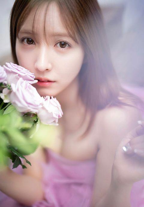 三上悠亞公開投票,選出新書的實體版封面。