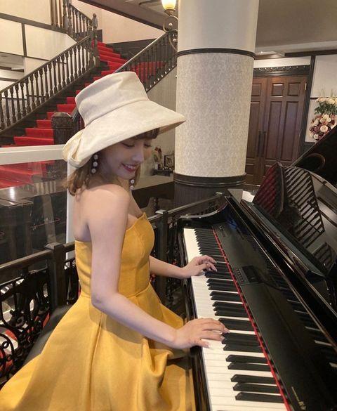 三上悠亞公開了新書中多款造型及靚相。