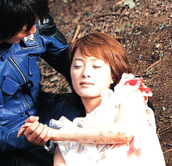 中丸紫苑在《超人力斯》中飾演齋田莉子。