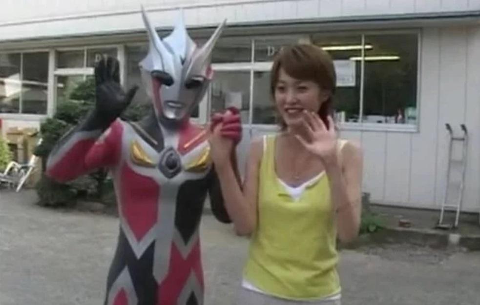 「黑暗浮士德/齋田莉子」成了中丸紫苑的短暫人生中最重要角色。