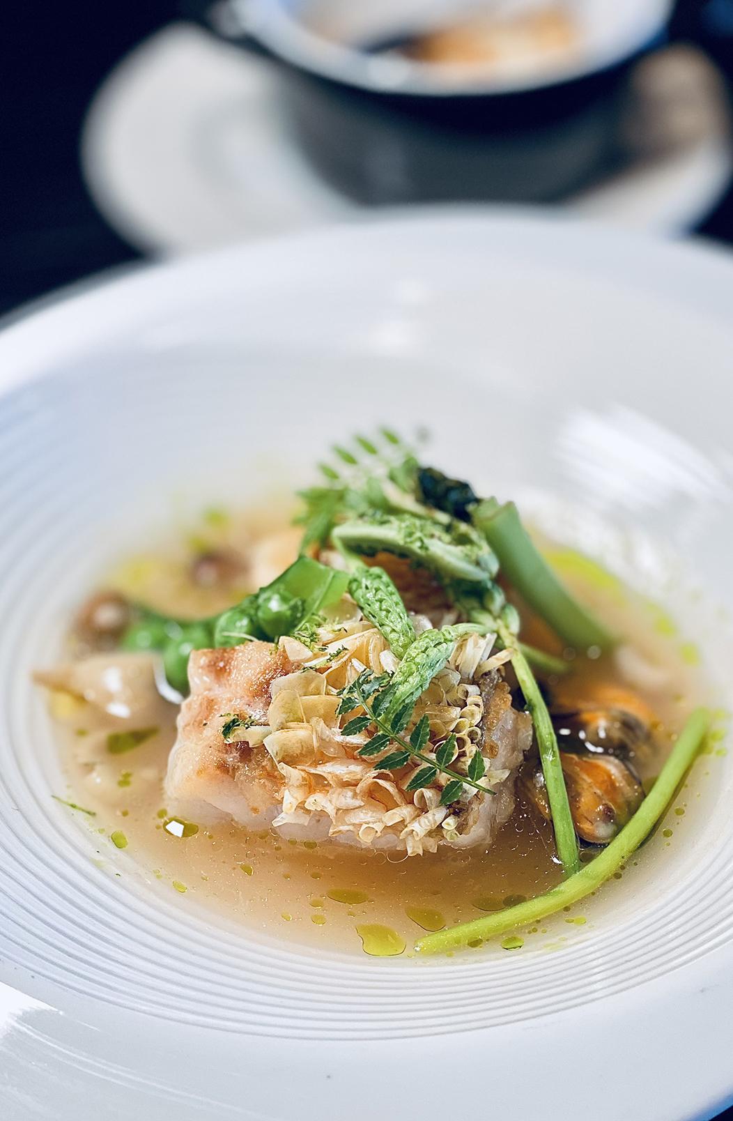 主菜脆鱗甘鯛─近年脆鱗甘鯛很流行,要做得鱗脆肉嫩不油膩其實很考功夫,一但油感過重會破壞醬汁的味道,Tirpse令人連海鮮湯也要飲盡。