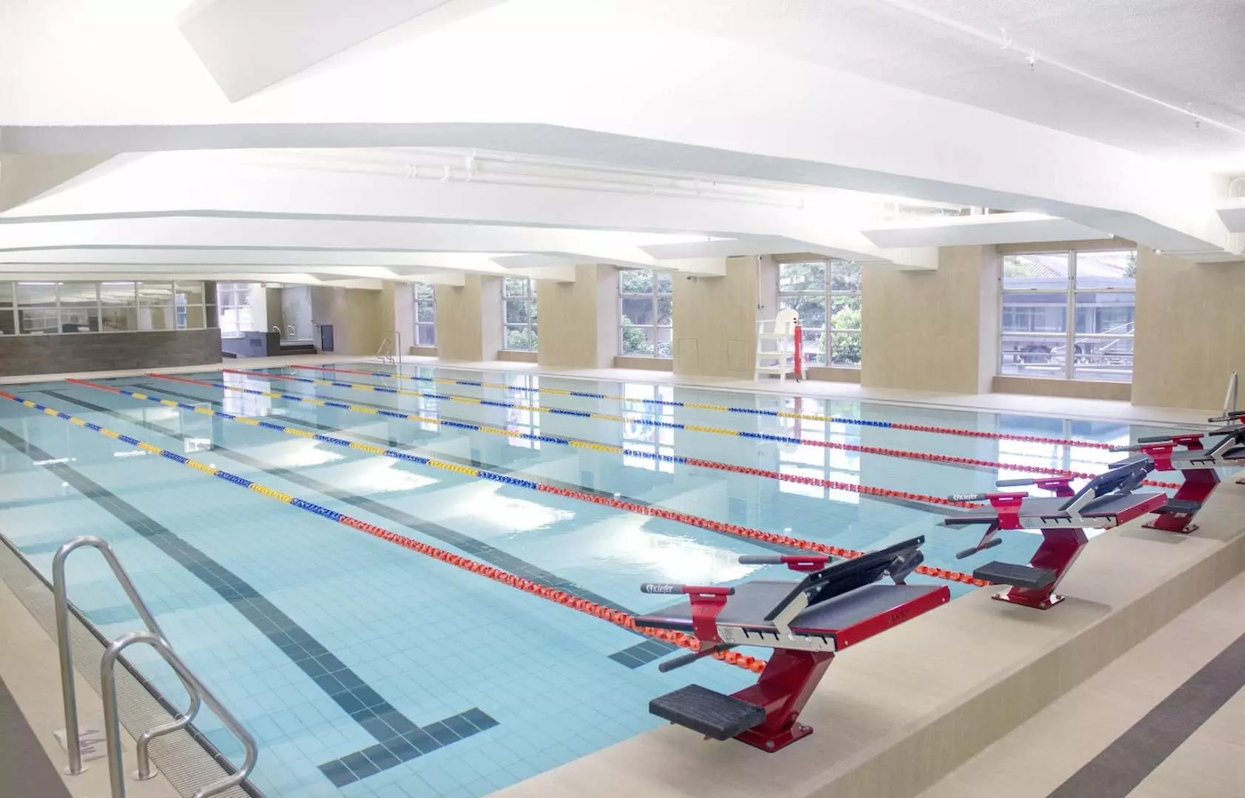 免費使用室內恆溫泳池