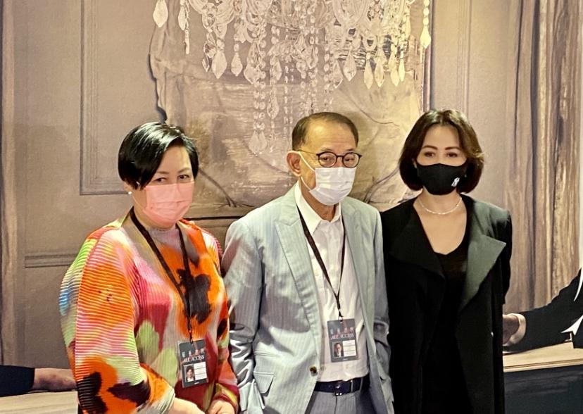 劉嘉玲與楊受成夫婦支持《最後禮物》首演。