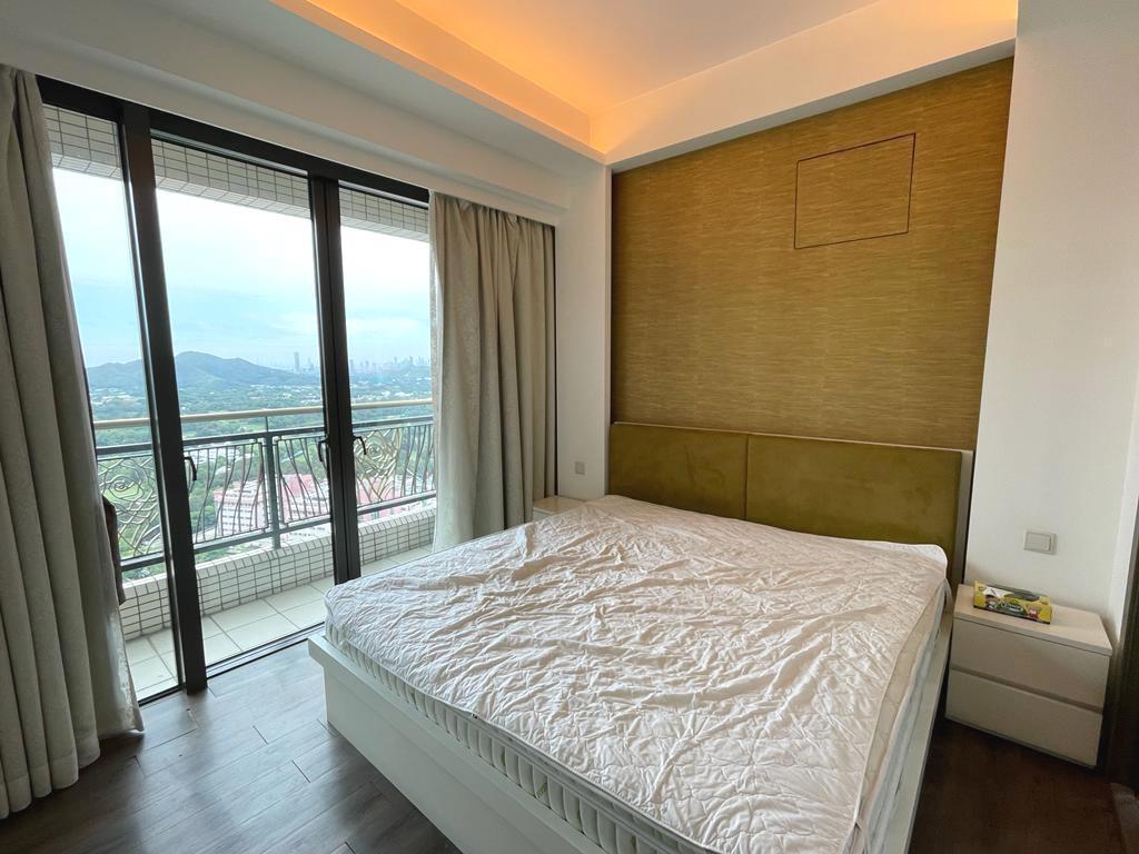 主人套房附有露台,望超開揚山巒景。