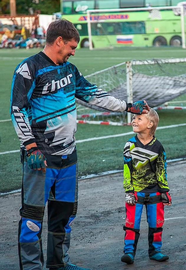 科切爾加父子檔上陣。(互聯網)