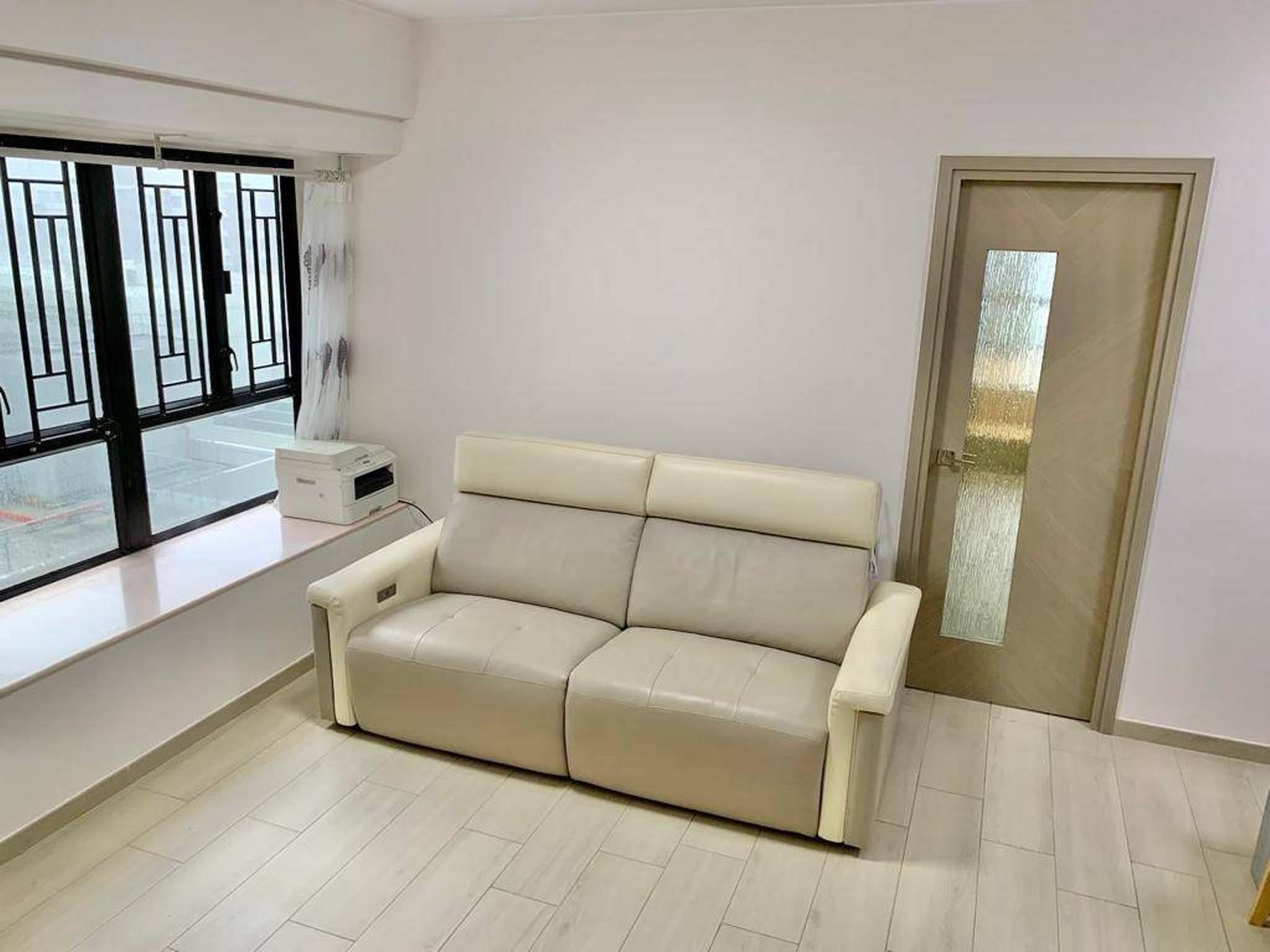 大廳略呈L型,闊落實用。