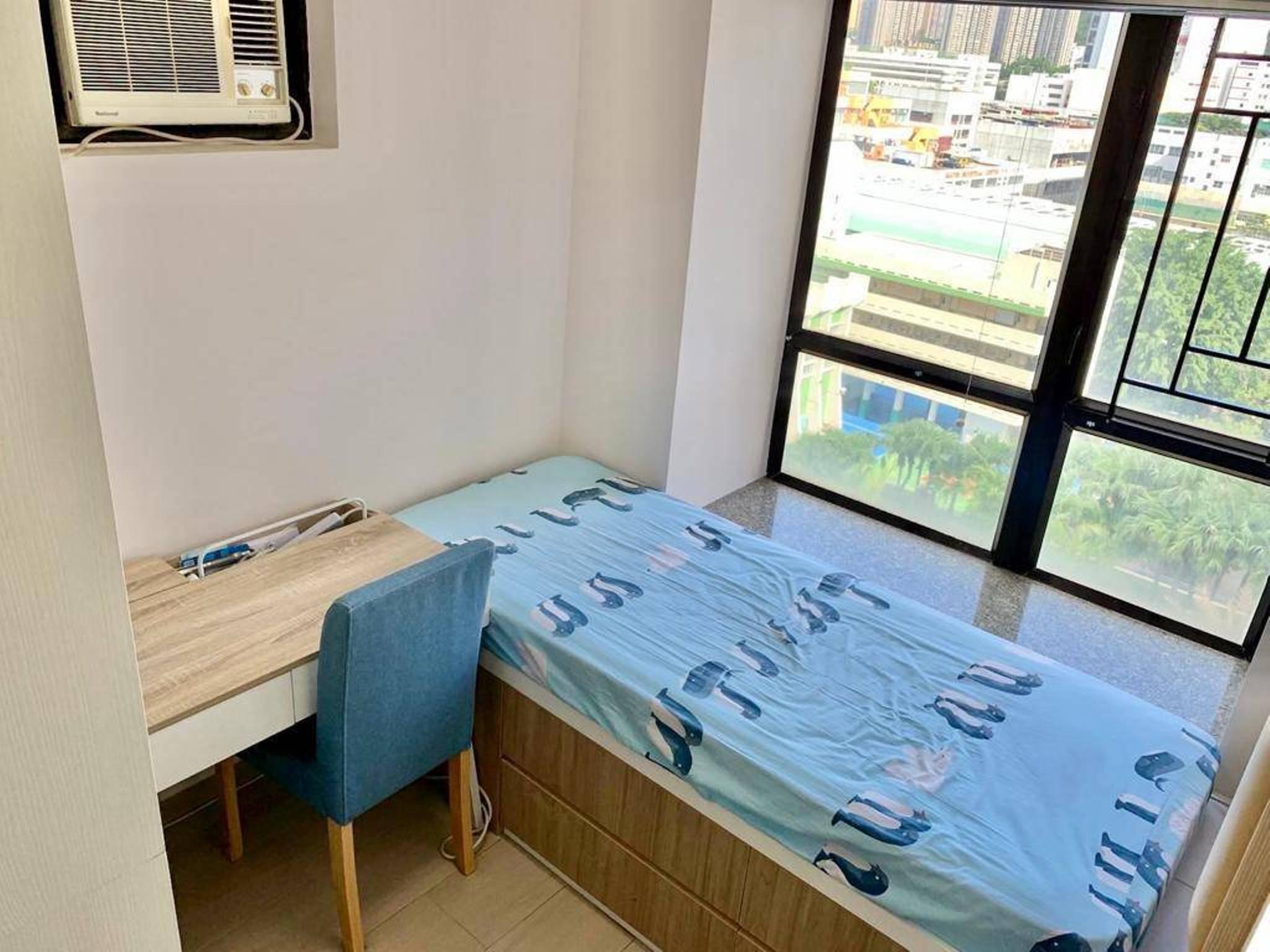 房間間隔四正實用,窗外以棕櫚樹景、學校景和遠樓景為主,環境清靜舒適。
