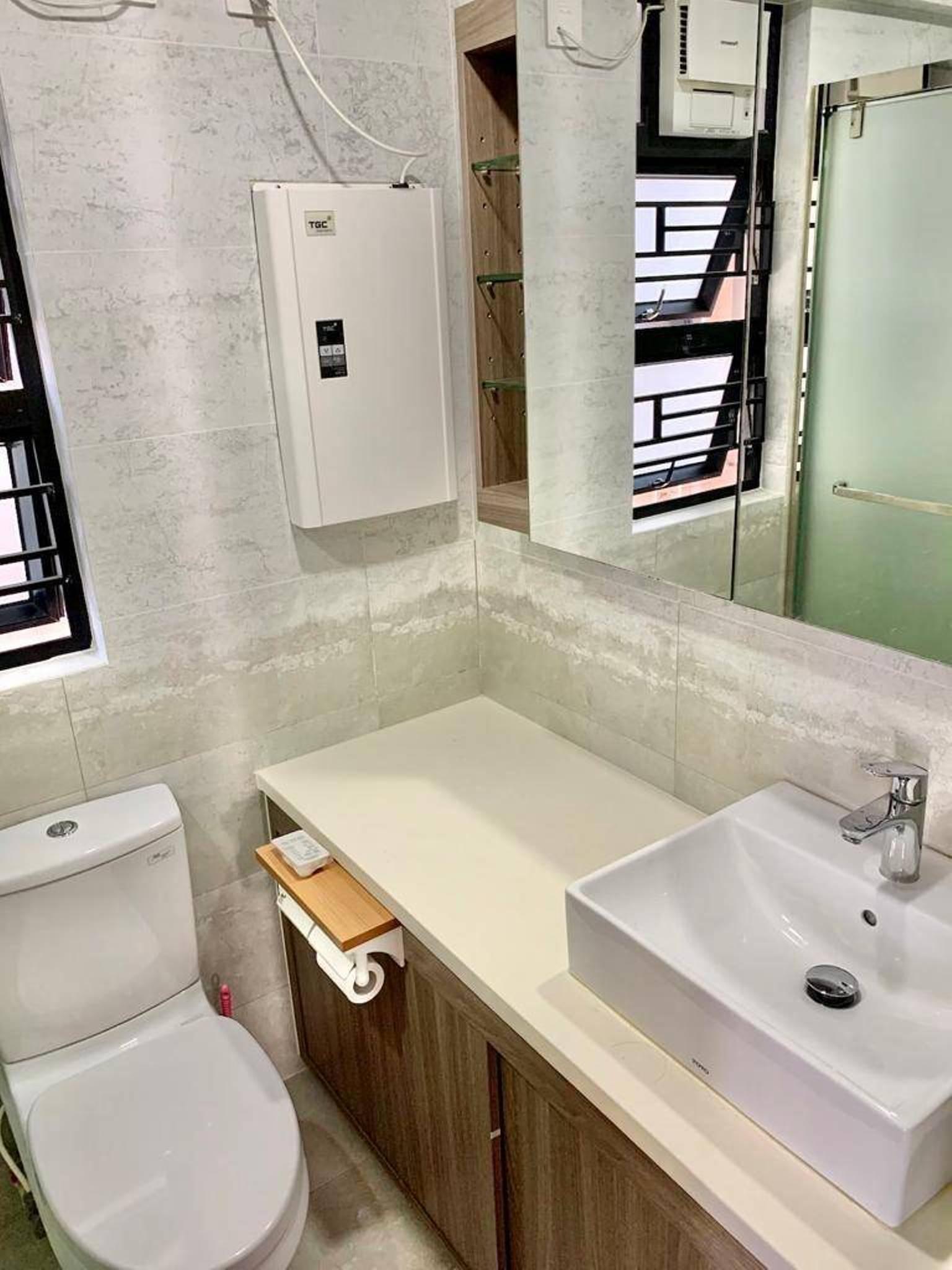 雲石浴室裝修企型整潔。