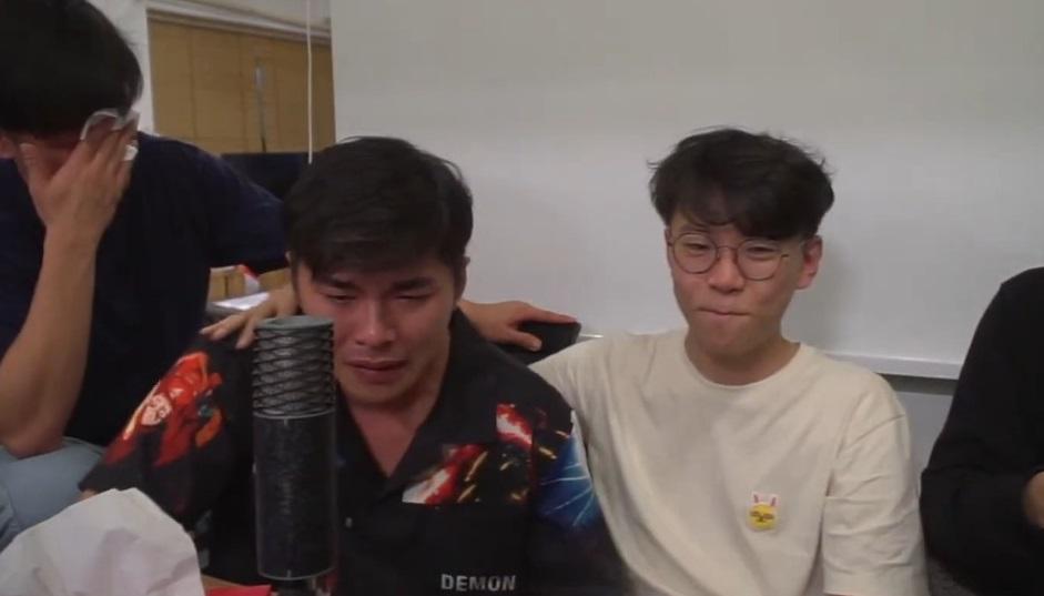 游學修與豪哥在直播時爆喊。(截圖)