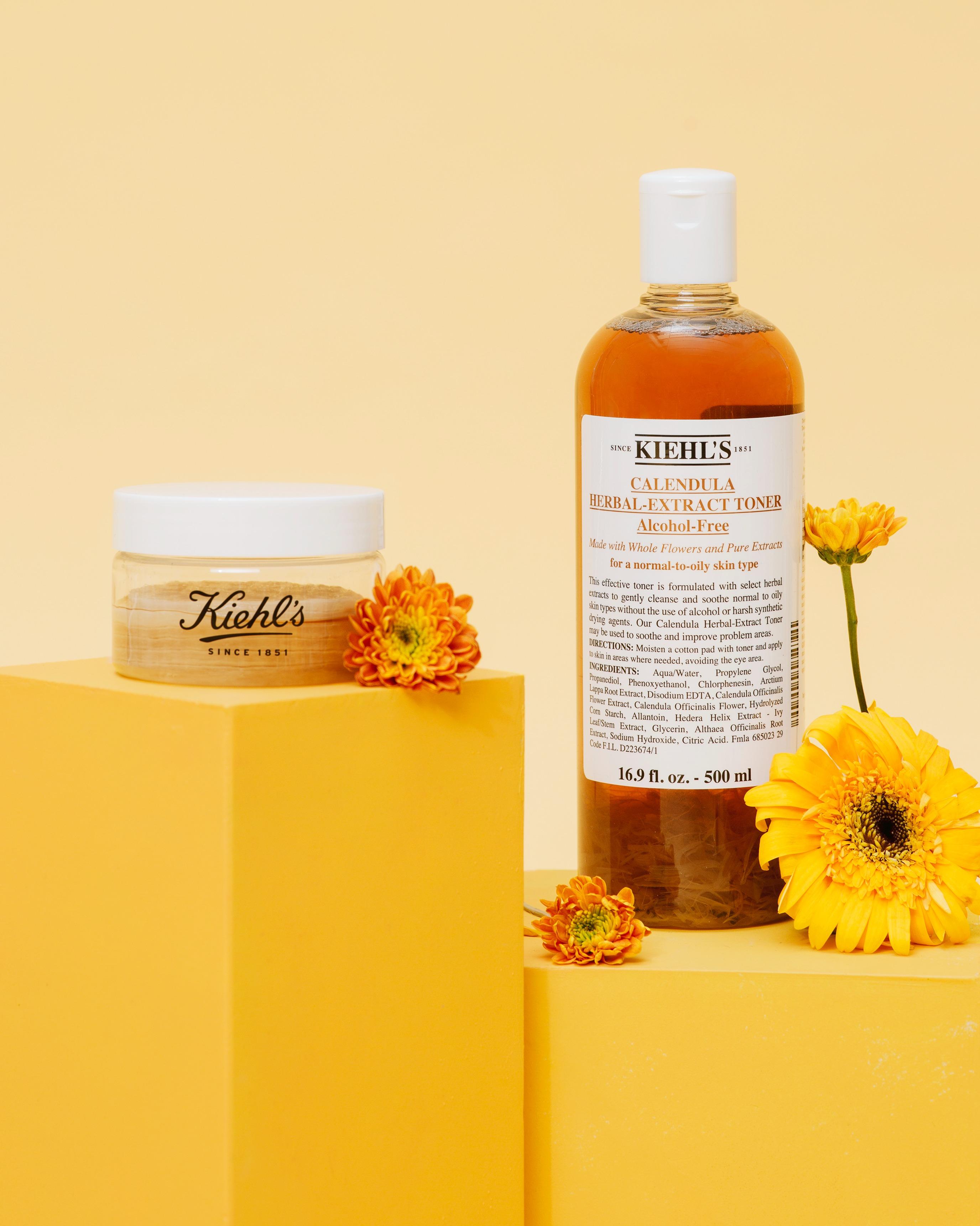 禮遇2:凡購買金盞花植物精華爽膚水(500ml)及一件金盞花系列的產品,即可獲贈2件旅行試用裝、爽膚水噴頭及濕敷棉組合(包括100%純棉質地濕敷棉)(價值$276)。