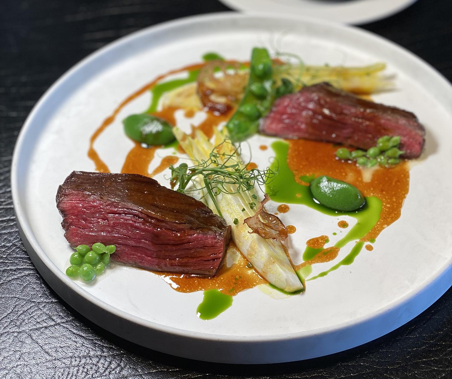 肉類主菜經兩年進化,變得適合香港人較愛的味濃而肉質柔軟,據說經過多次調整食材做出現時的組合。