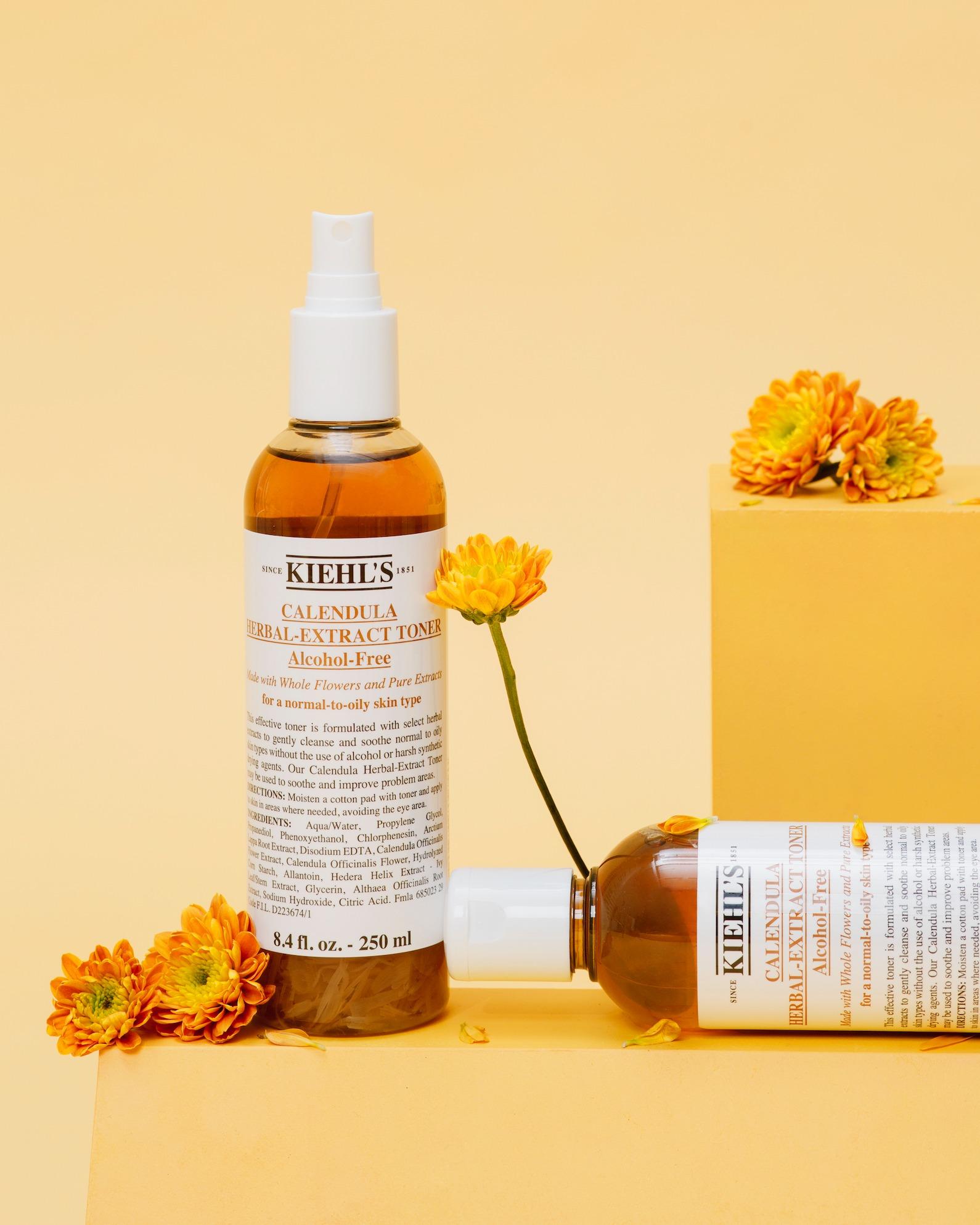 禮遇1:凡購買金盞花植物精華爽膚水(250ml)及一件金盞花系列的產品,即可獲贈2件旅行試用裝及爽膚水噴頭(價值$176)。