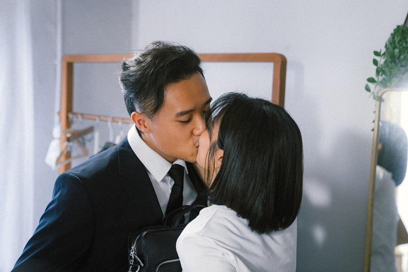 陳葦璇為新歌《一個傻瓜一個啞》MV獻螢幕初吻。