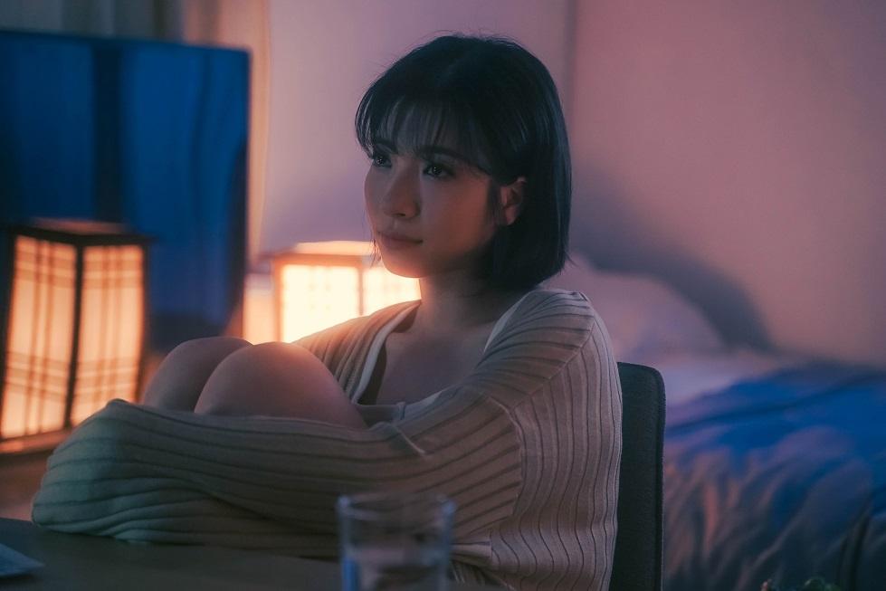 陳葦璇加盟新唱片公司,一改跳唱風格,首次推出抒情歌。