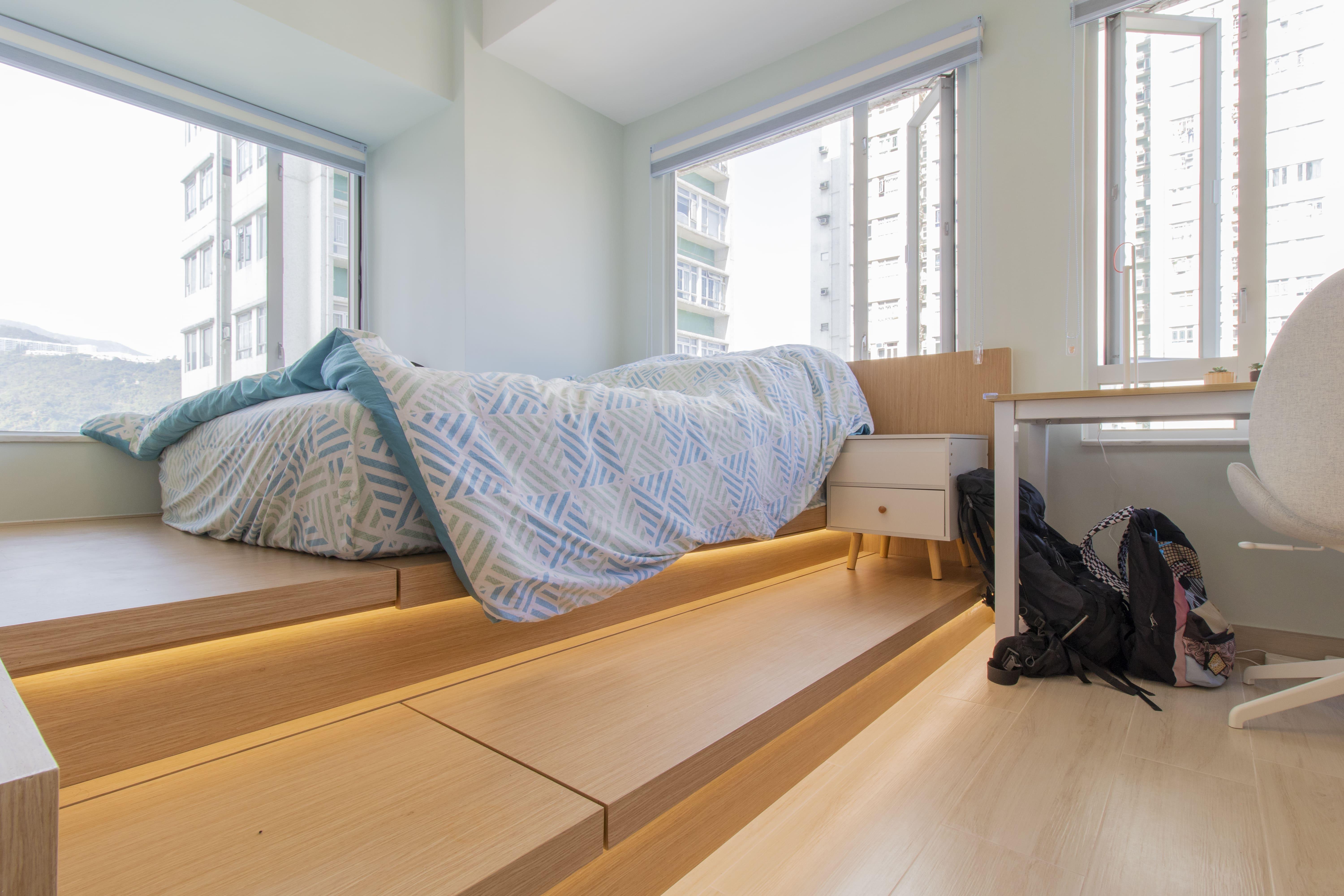 睡房的睡眠區安裝了地台及油壓床