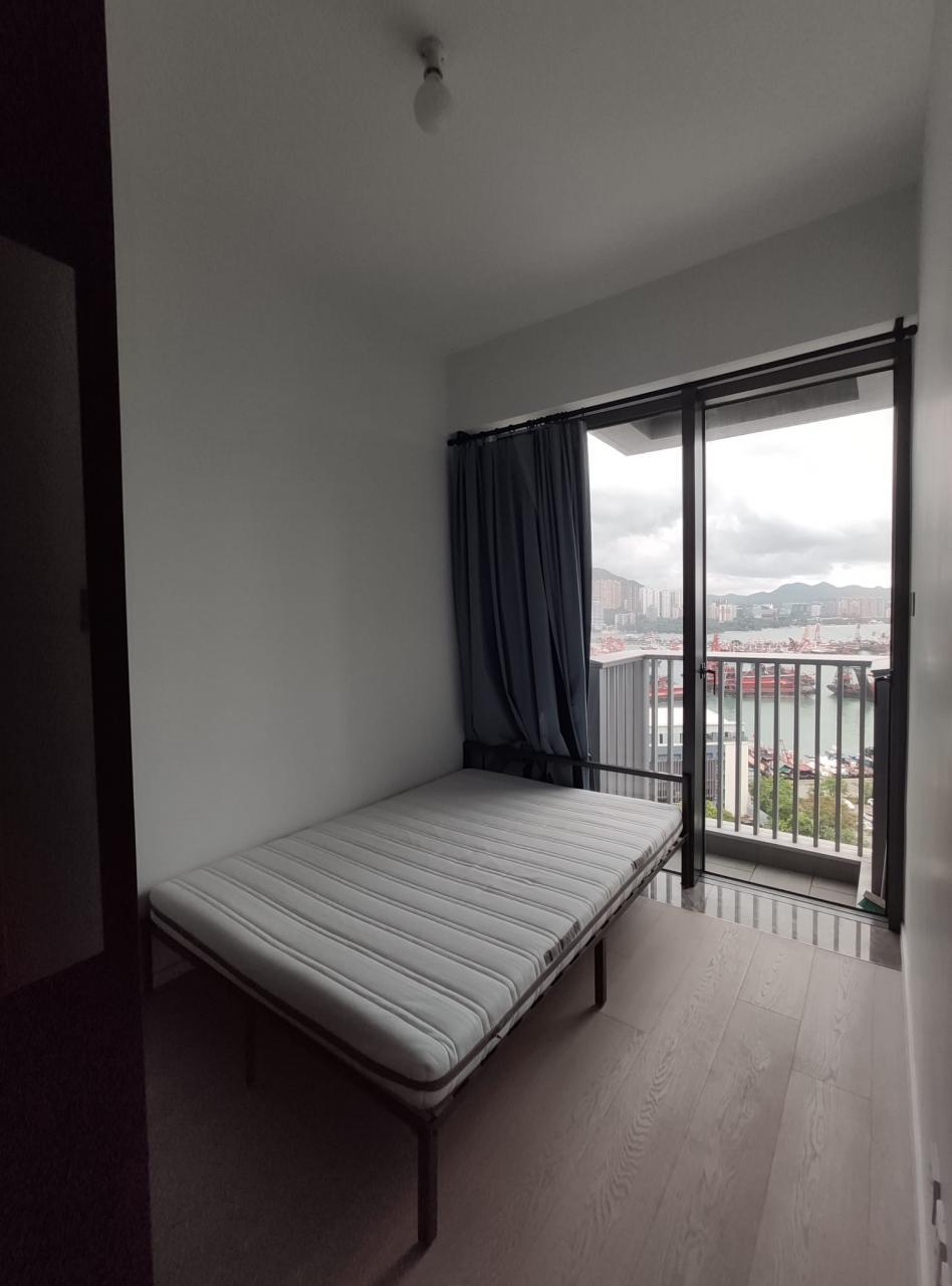 其中一個睡房設有小露台。