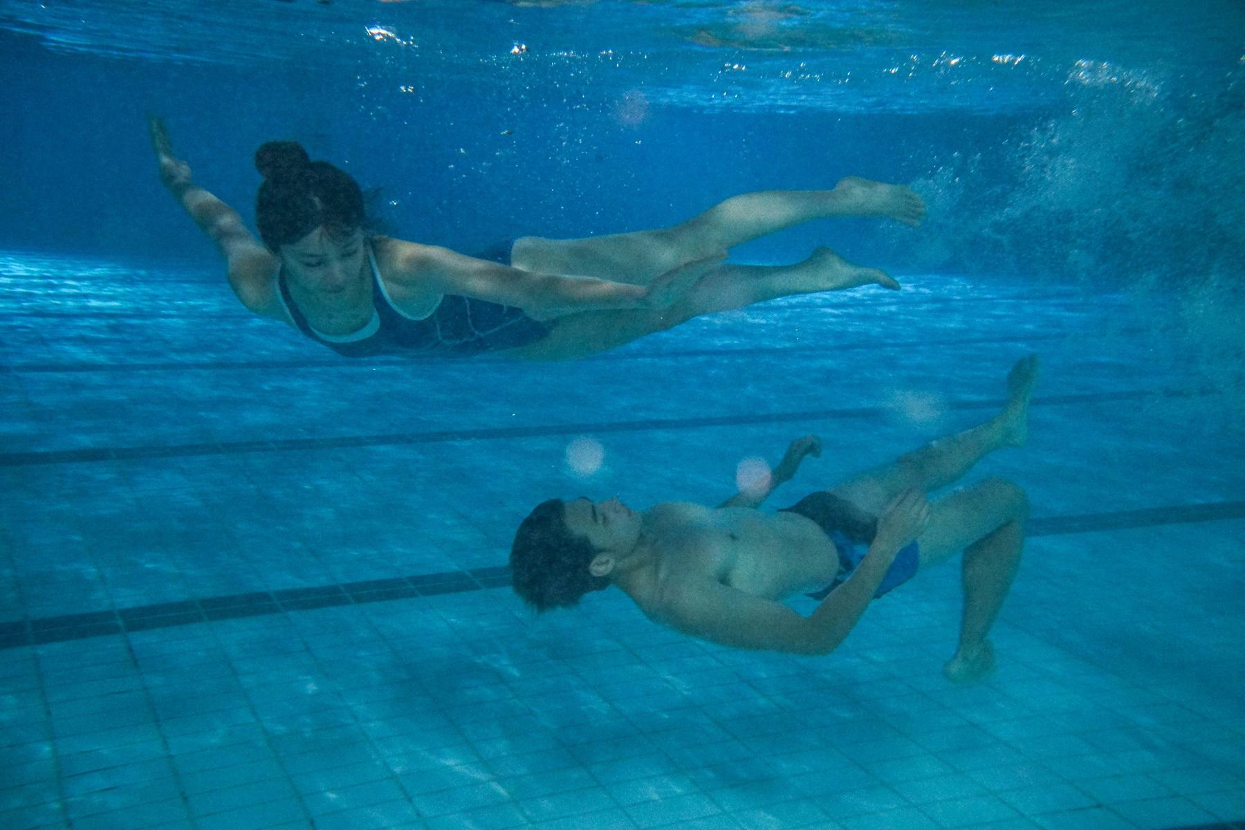 Jeffrey和Angela最難忘浪漫嬉水戲,兩人在嚴寒下凍到抽筋兼似哮喘發作。