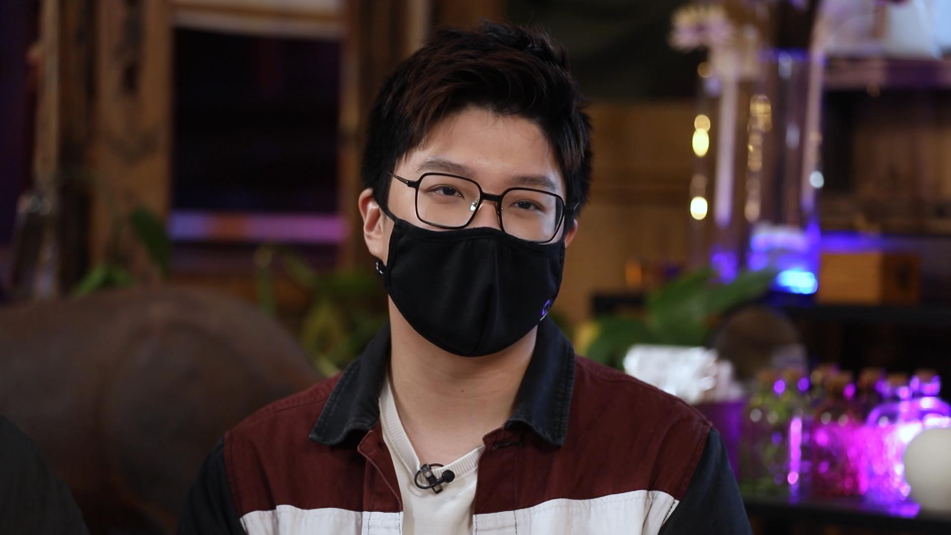 二兒子文信從父親智叔身上,學會要承擔責任,照顧家人。