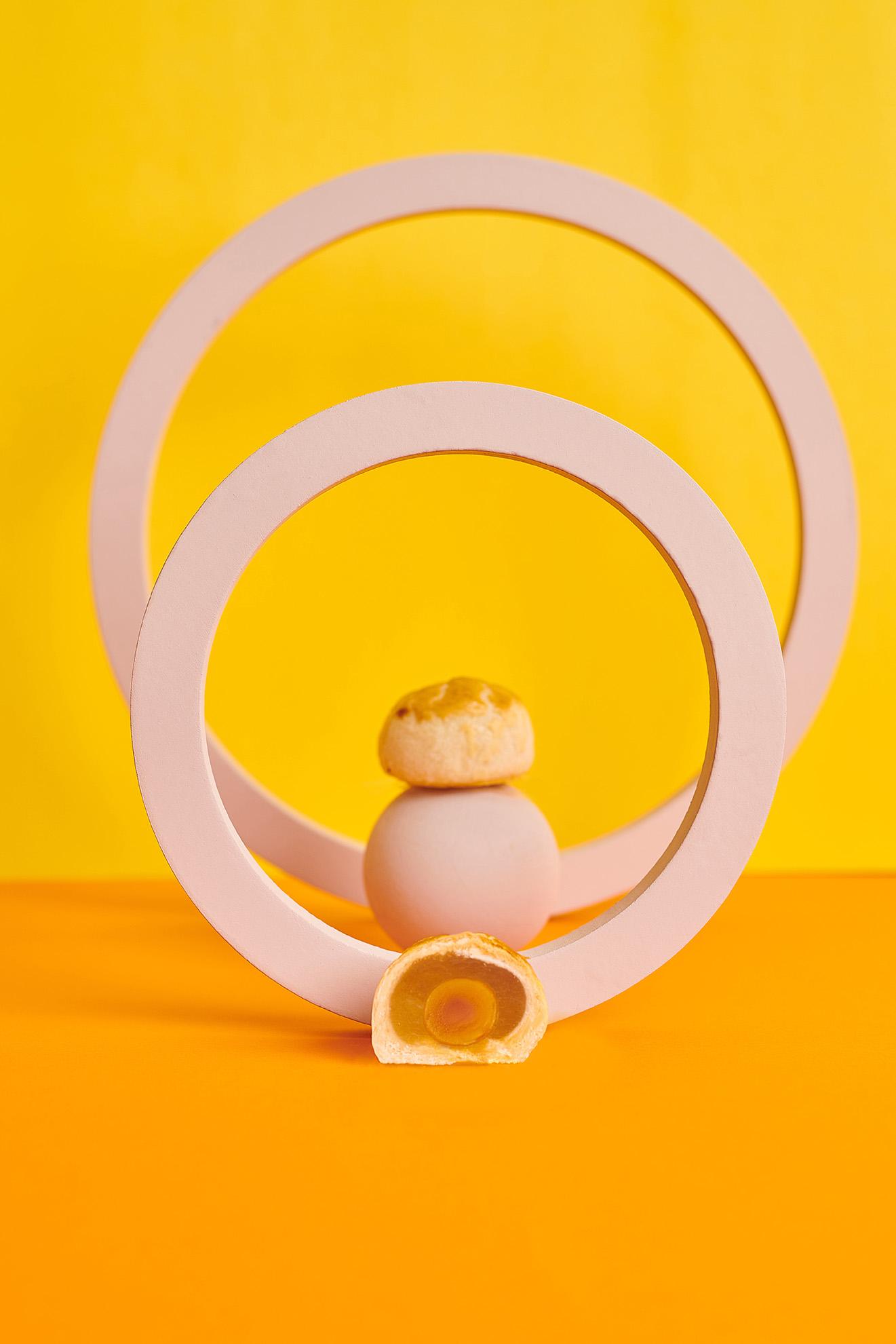 蛋黃蓮蓉酥皮月餅