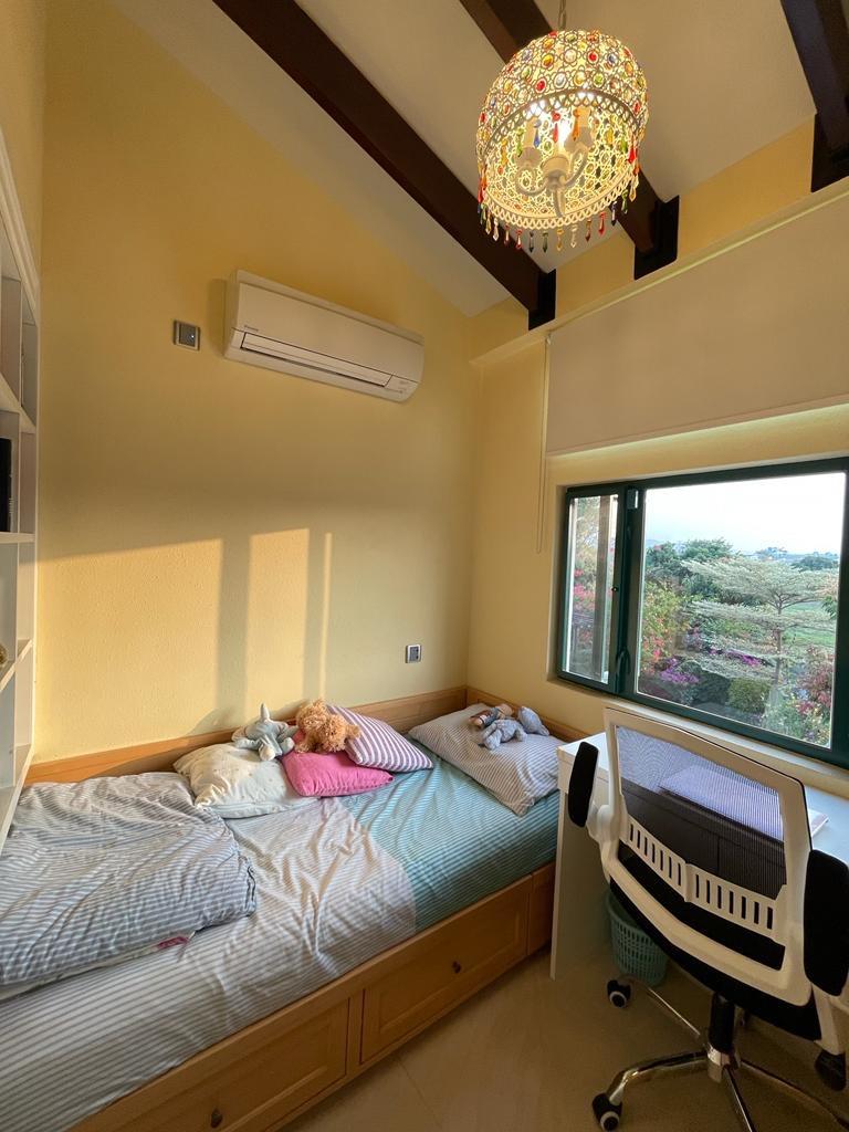 房間光猛開揚,望清幽園景,可讓小朋友安靜學習,綠化景觀亦有利眼睛健康。