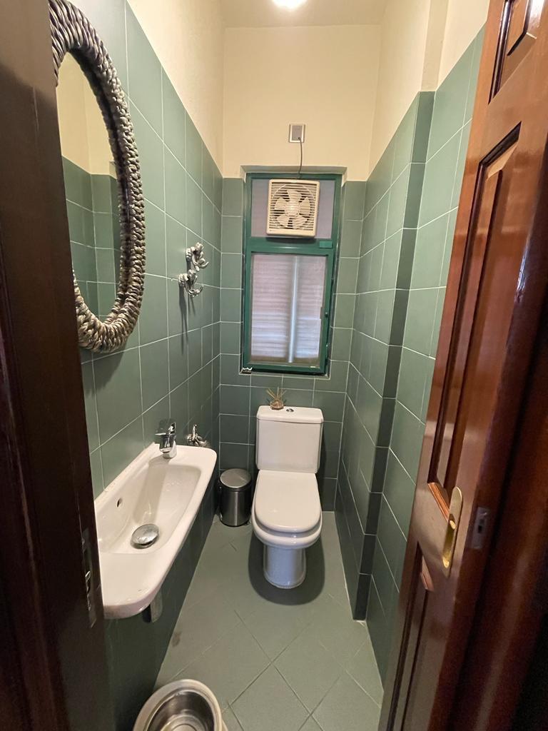 洋房地下設有客廁,裝修新淨。