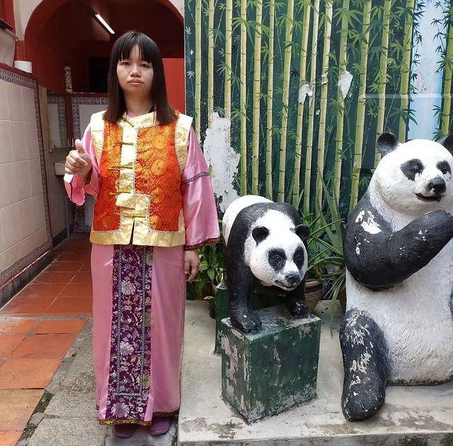 阿儀隨亞姐團出發到馬來西亞開工,此行會逗留一個月。