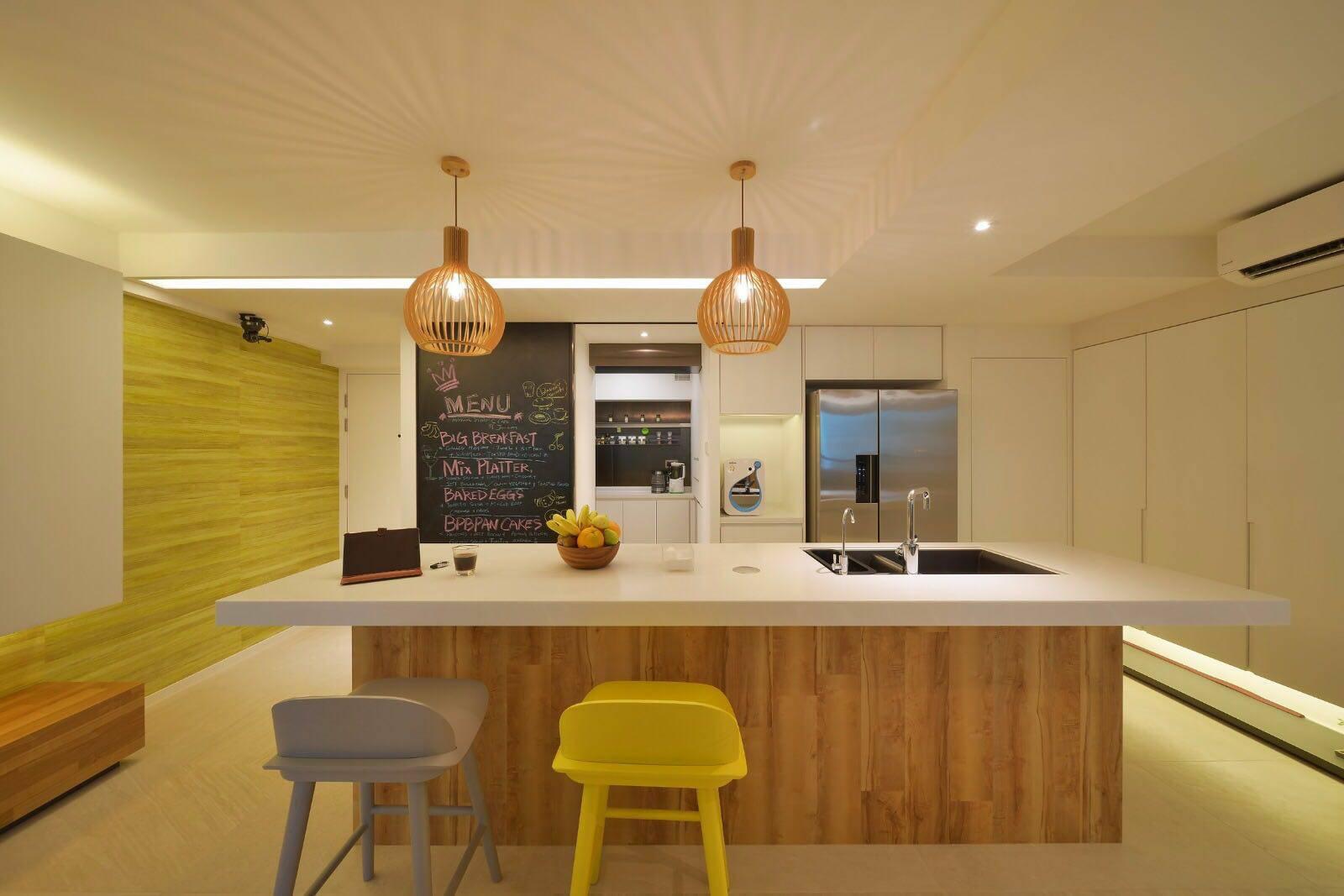 大廳面積寬敞,放有大型中島櫃,營造出簡約溫馨共融的生活氛圍。