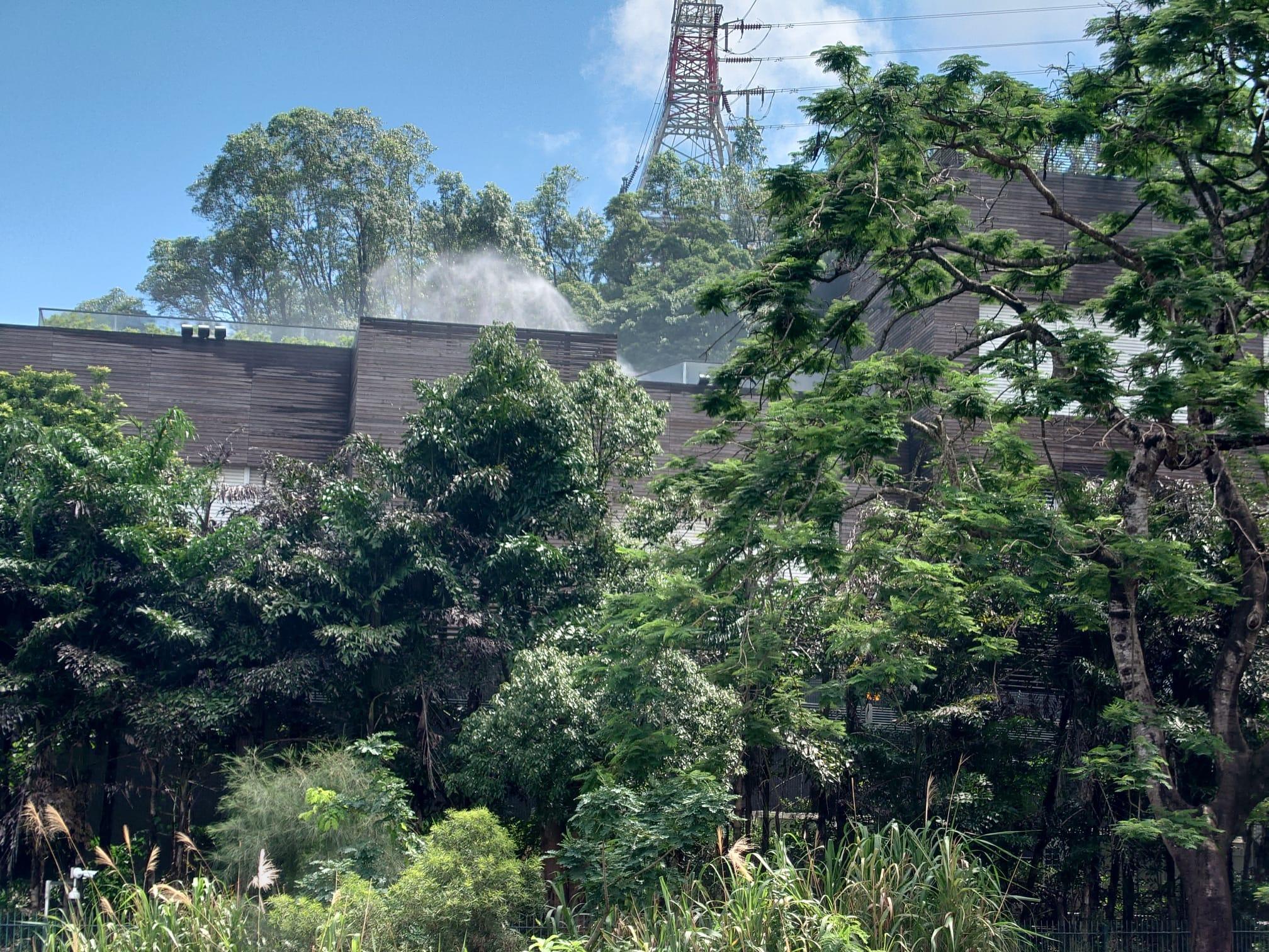 火勢到清晨5時02分受到控制,至早上8時40分大致被救熄。