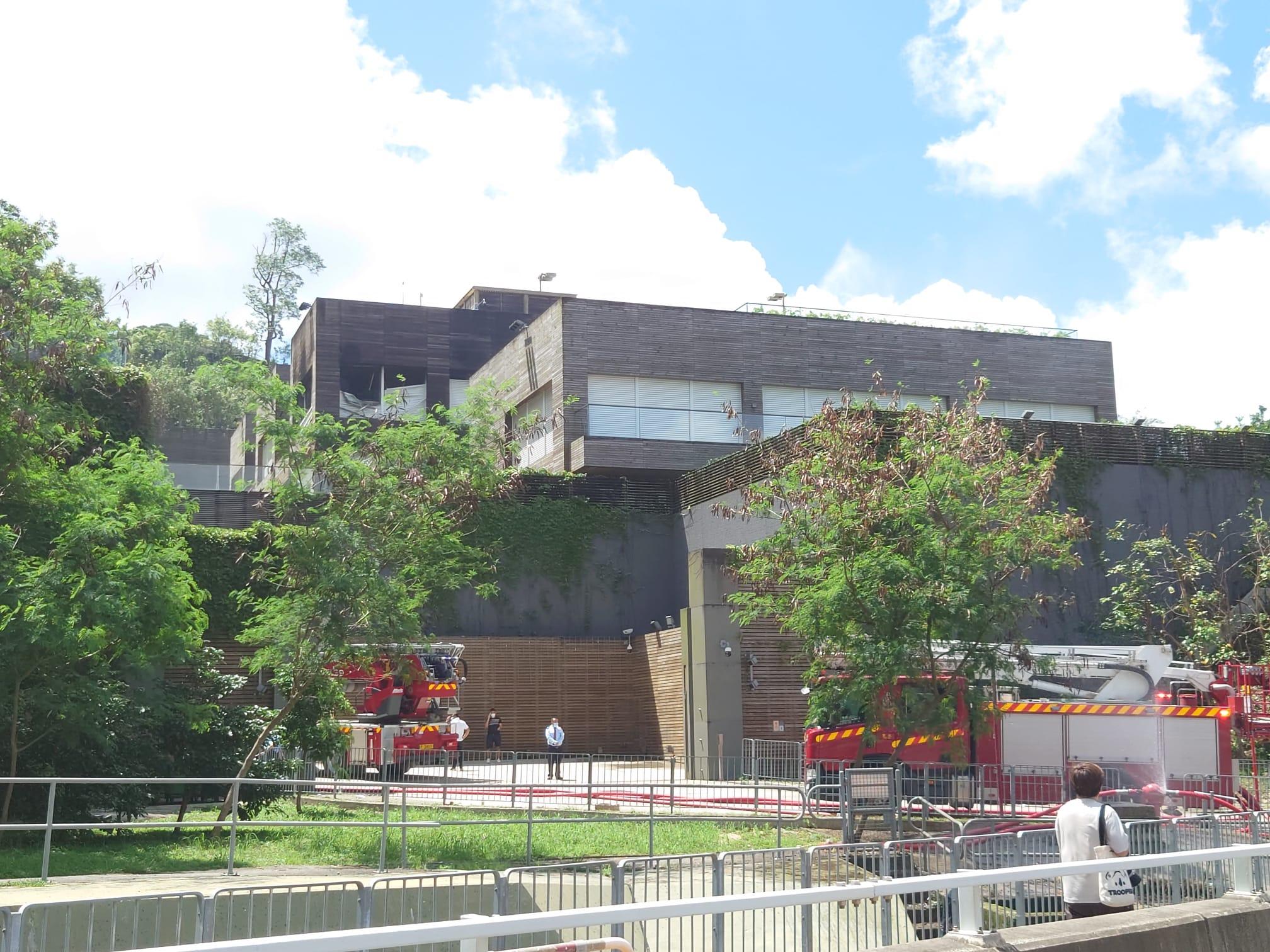 火勢到清晨5時02分受到控制,至早上8時40分大致被救熄。