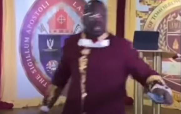 Lamor Whitehead再於鏡頭出現。(YouTube)