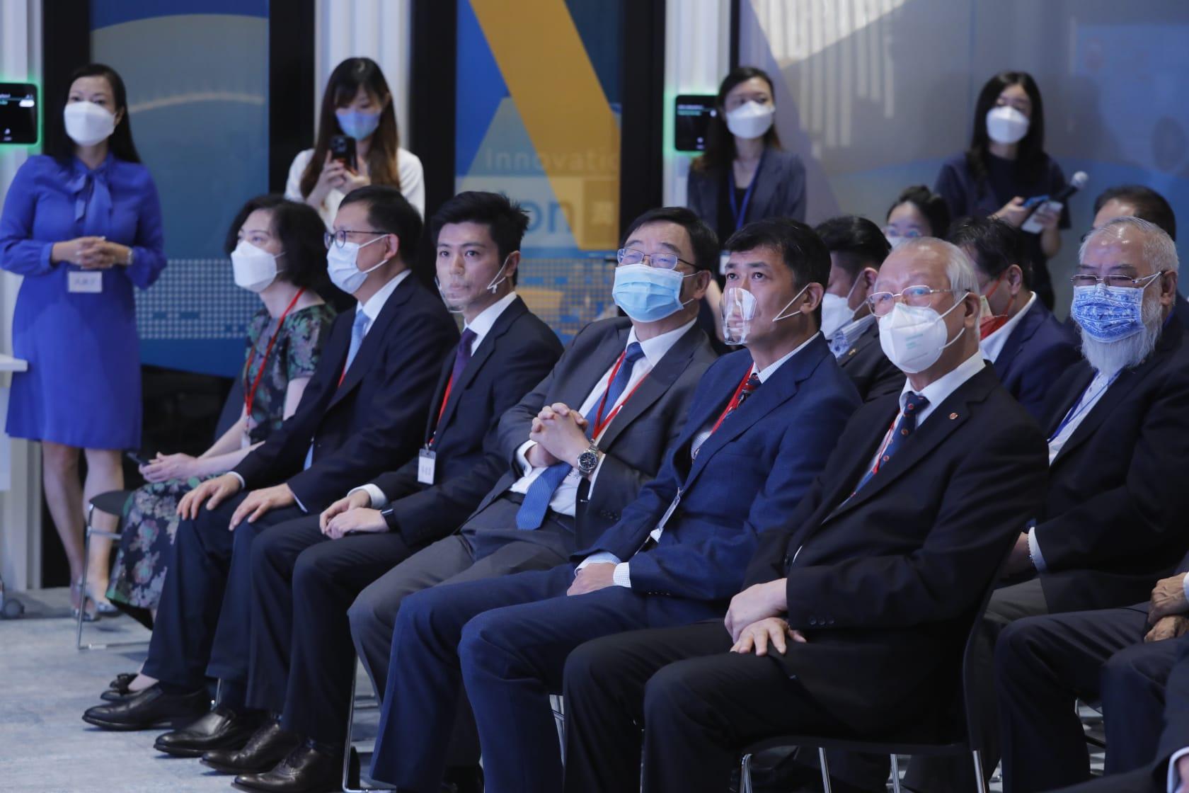 活動參與者包括現場親身出席和網上參與共有200多人,來自工商、專業和教育界人士。(林俊源攝)