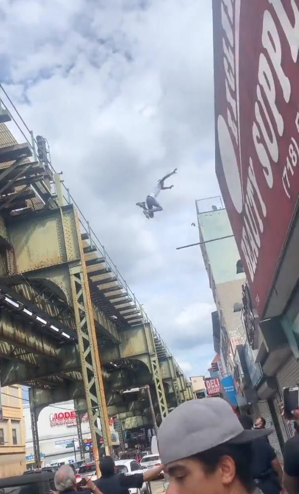 途人不禁驚呼。(Twitter)