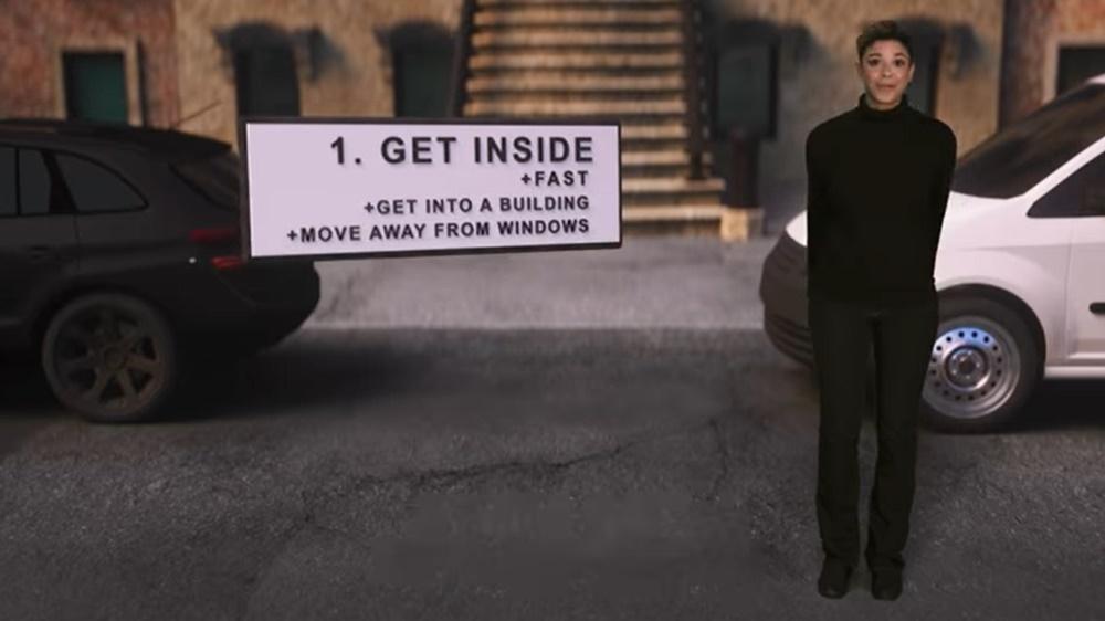第一、躲進室內。(YouTube)