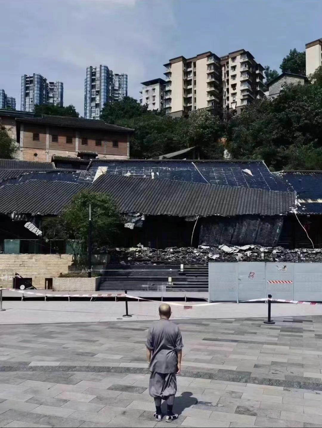 重慶故宮文物南遷紀念館1號館(角樓咖啡館)屋頂瓦片熱到甩。(互聯網)