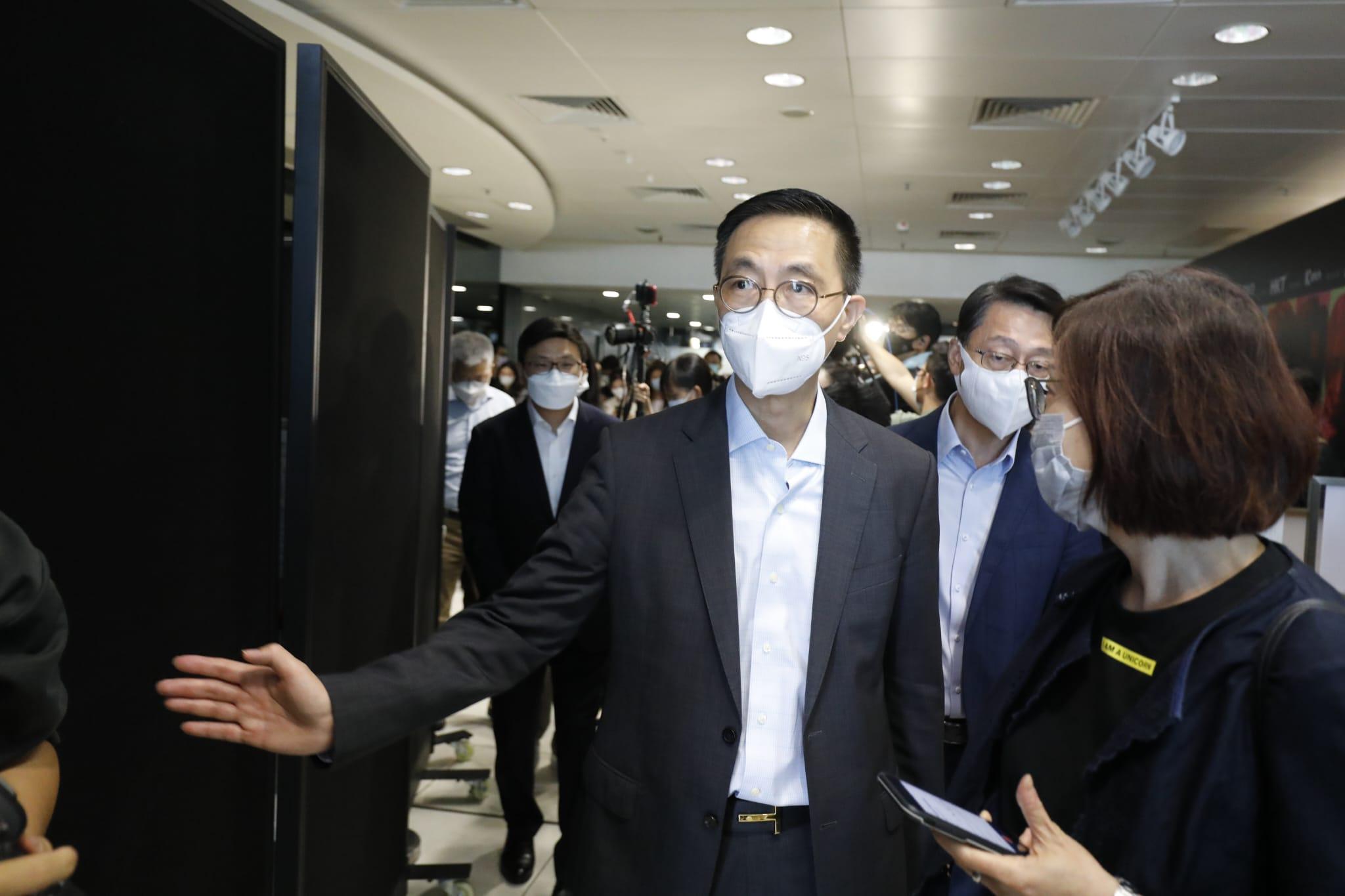 MIRROR演唱會發生意外,楊潤雄等官員中午見傳媒交代政府跟進工作。(林俊源攝)