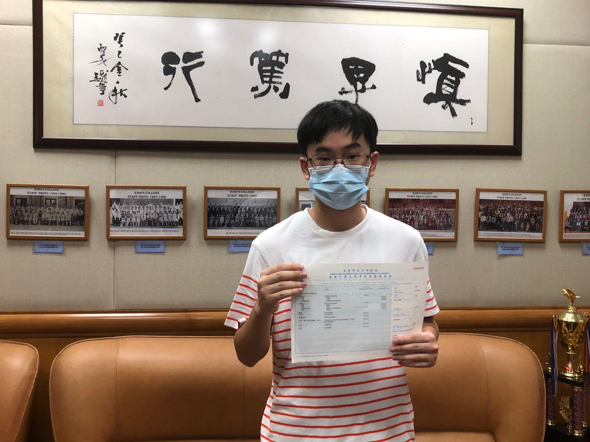 英皇狀元甘仲軒坦言疫情下讀書最重要是自律以及調整心態。(黃玲燕攝)