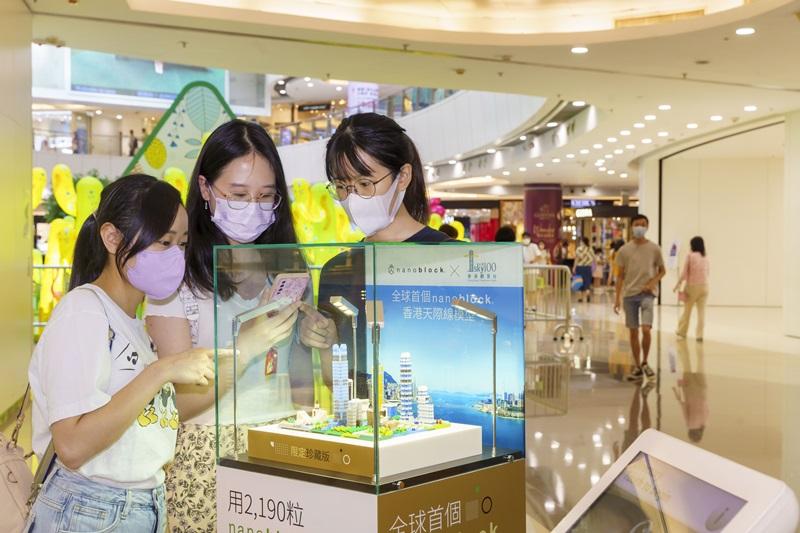 新地旗下天際100聯乘日本nanoblock推出香港天際線模型。
