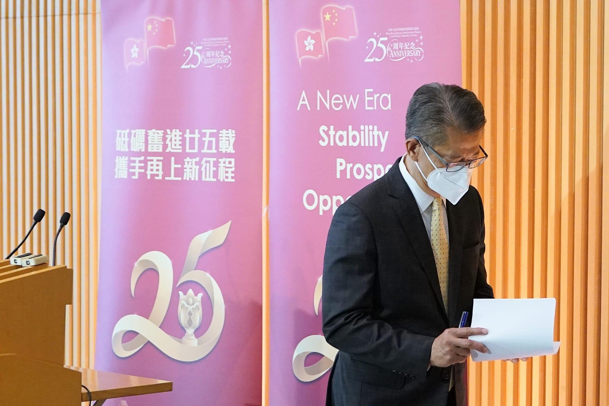 陳茂波預計,美國持續加息,會令本港下半年經濟環境轉差。(李睿哲攝)