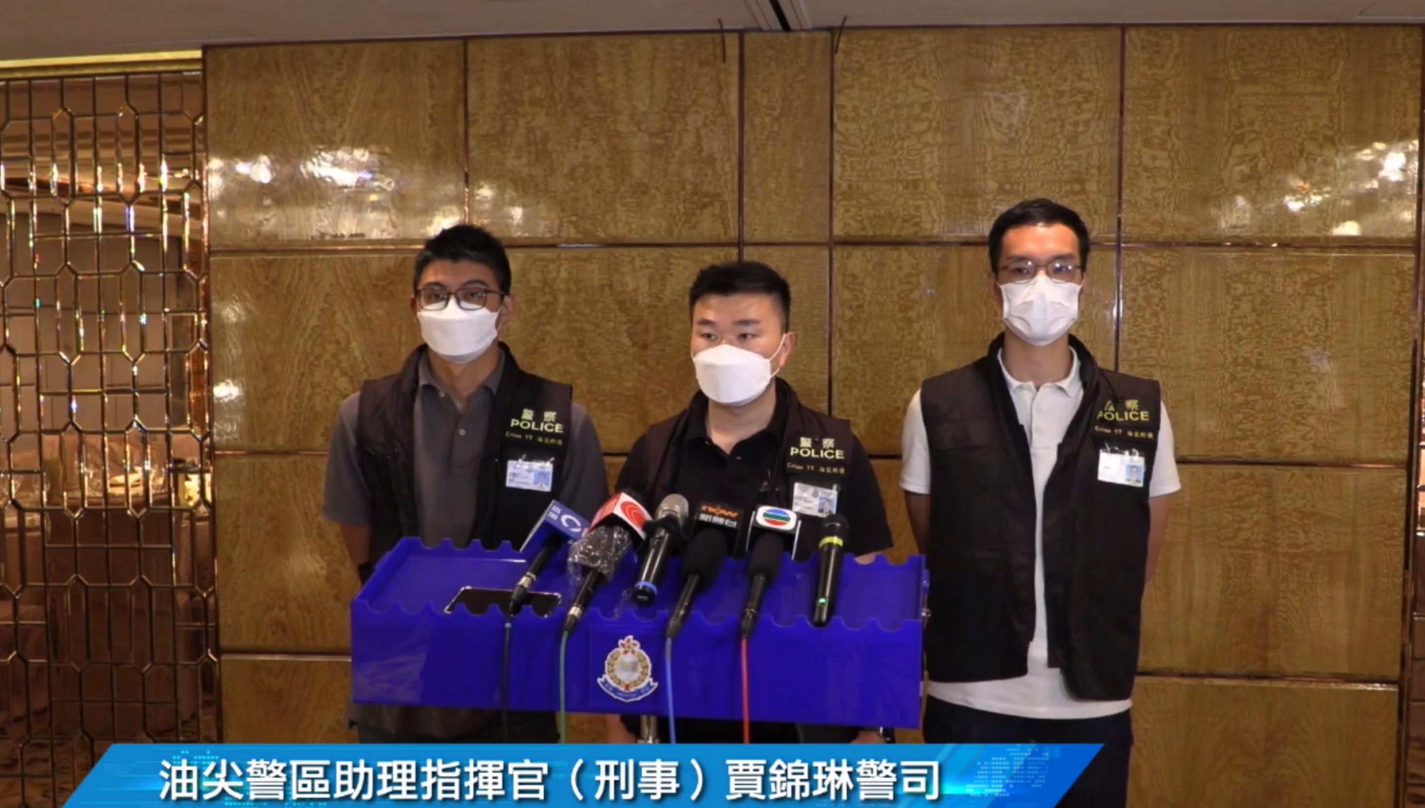 警方指死者她浸於酒店浴缸內,身上有30多處刀傷,其中胸前有20厘米長刀傷。(警方fb圖)