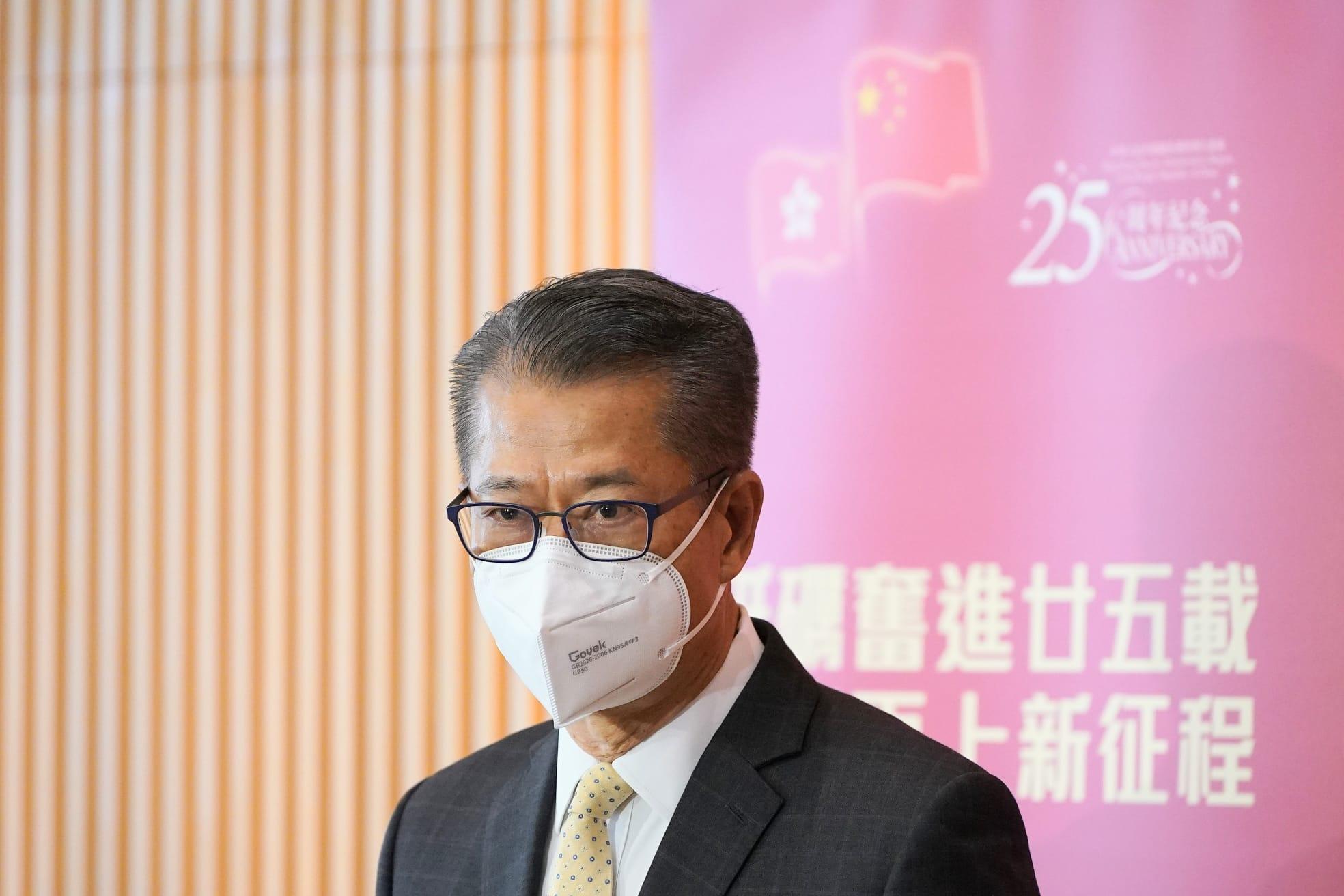 陳茂波預計,美國持續加息,會令本港下半年經濟環境轉差。(李睿哲攝)