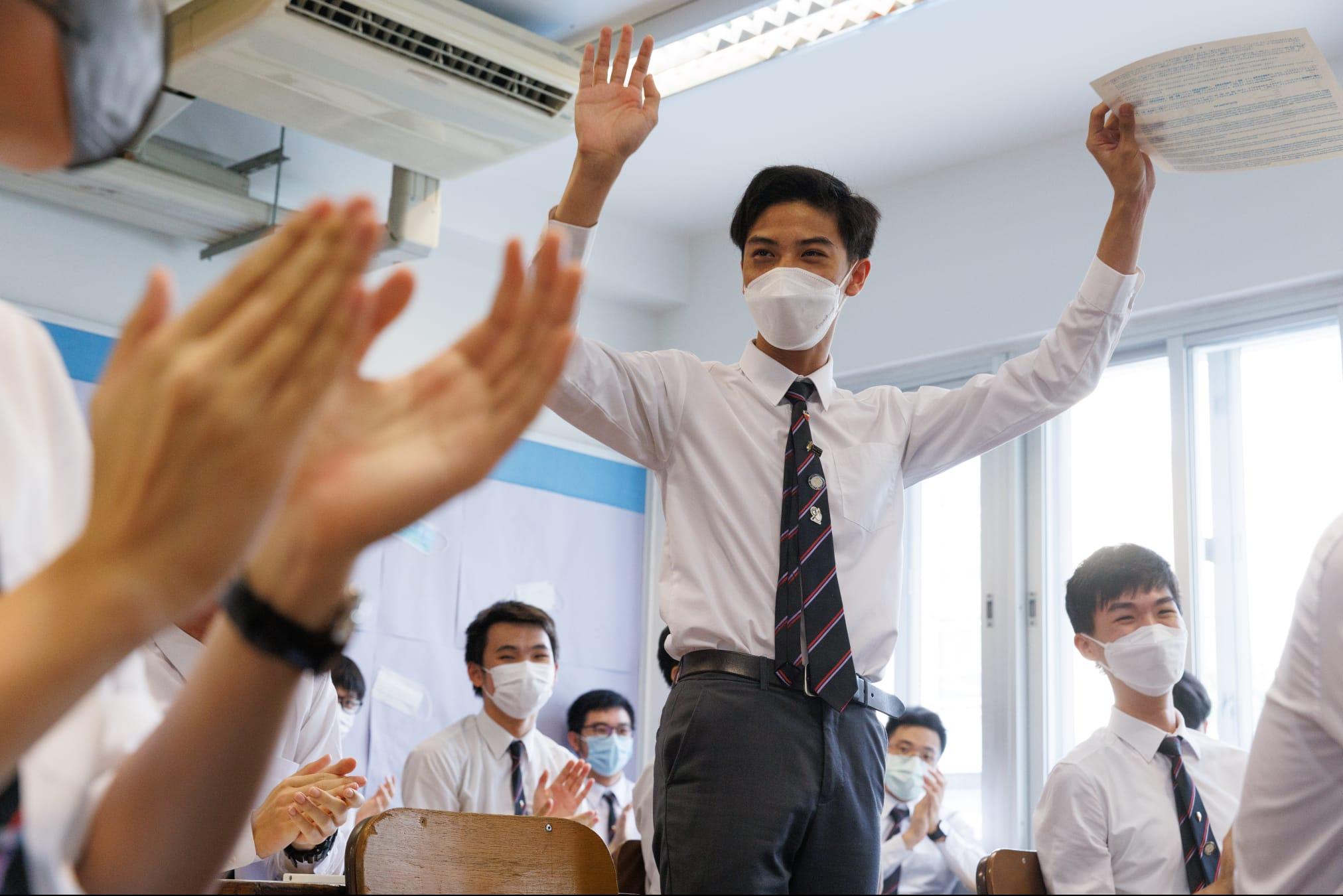 喇沙書院「狀元」張殷碩希望在港入讀醫科。(蘇文傑攝)