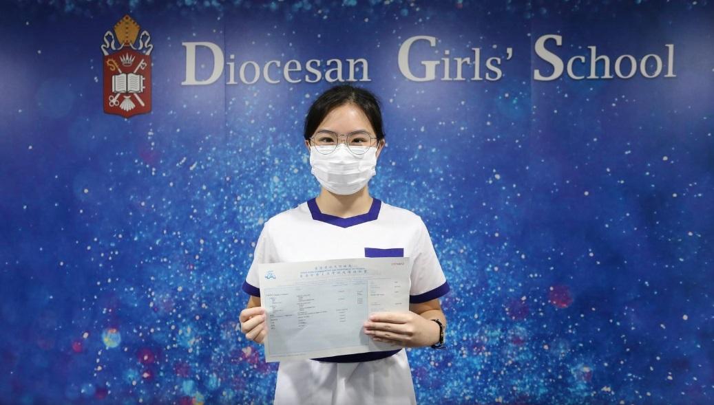 拔萃女書院「狀元」冼家朗表示,打算入讀英國劍橋大學的人文、社會及政治科學,但未有打算移民。(拔萃女書院提供)