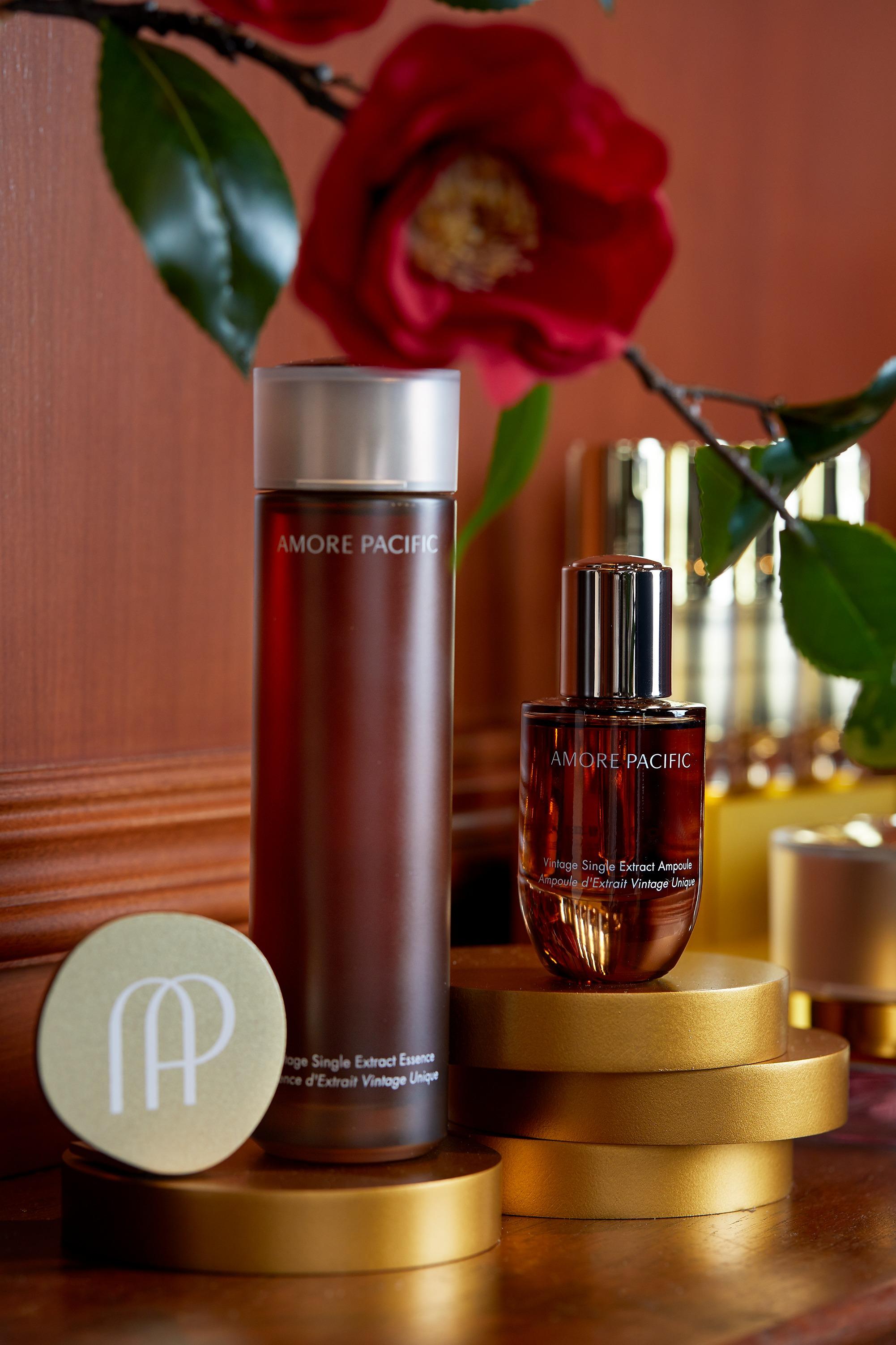 在現場買100%綠茶精華原液(左),可獲刻字服務。