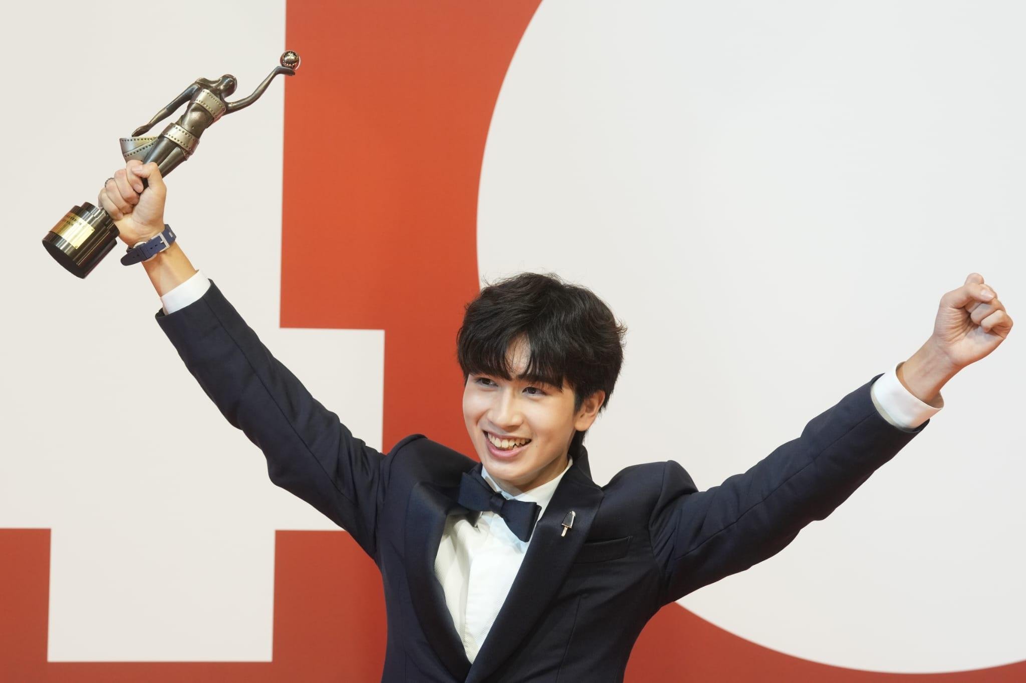 馮皓揚在《媽媽的神奇小子》中扮演少年版蘇樺偉,結果一擊即中獲頒最佳男配角。