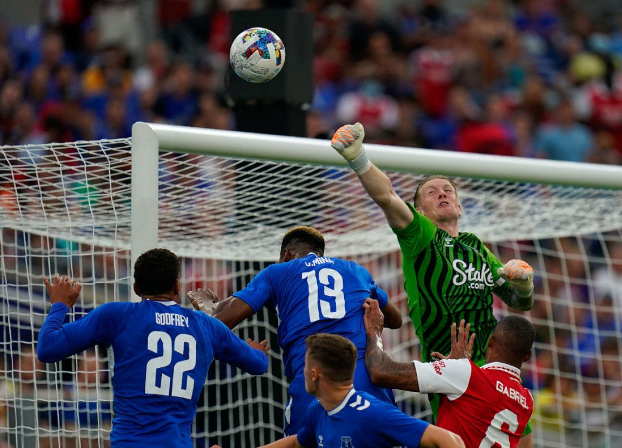 阿仙奴車路士齊響勝鼓 耶穌仔搶鏡