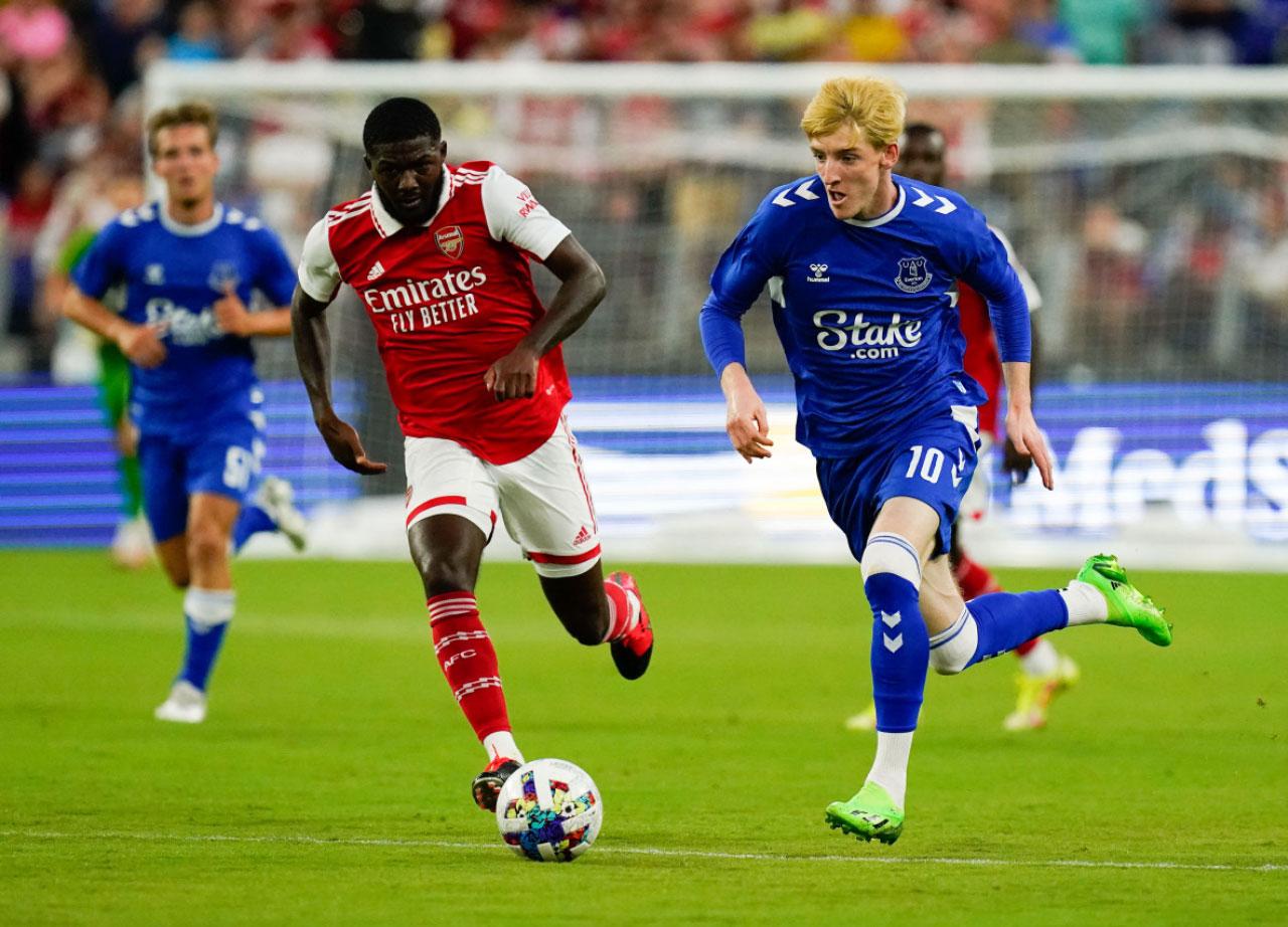 阿仙奴車路士齊響勝鼓 耶穌仔搶鏡